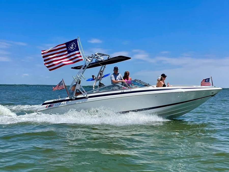 2000 Cobalt 252 with a FreeRide Wakeboard Tower, photo 1 of 3