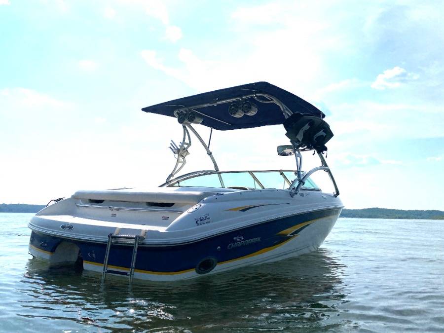 2001 Chaparral 216 SSI with an Ascent Tower wakeboard tower, photo 2 of 2