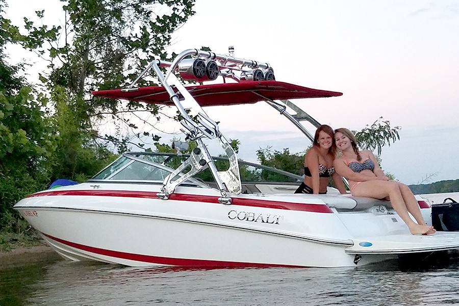 2001 Cobalt 190 with a FreeRide Wakeboard Tower