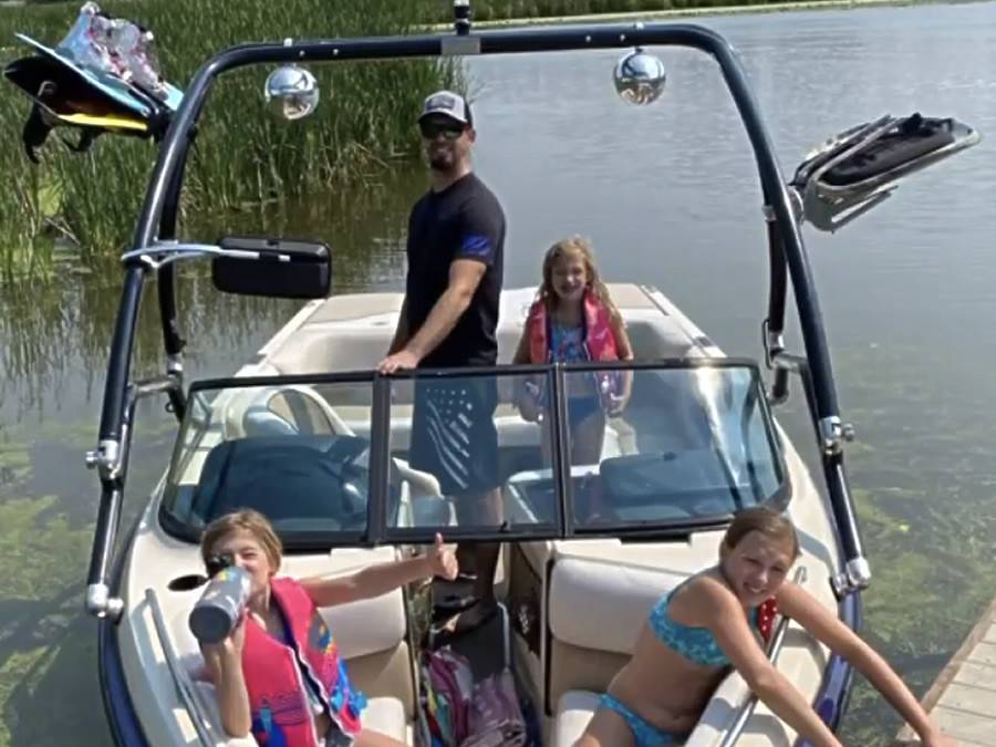 2001 Malibu XLV with an Airborne 2.0 Wakeboard Tower