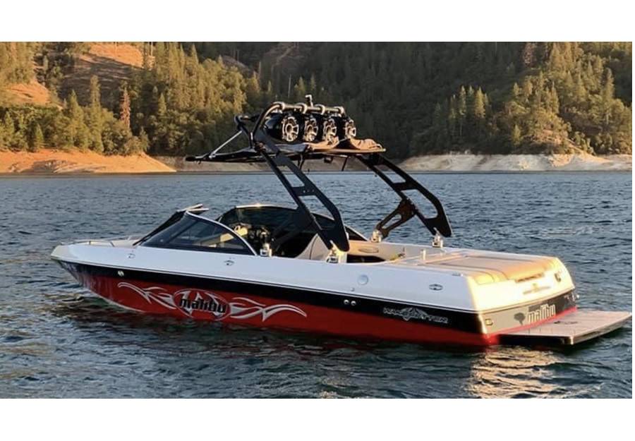 2003 Malibu Wakesetter VLX with a FreeRide Wakeboard Tower, photo 1 of 3