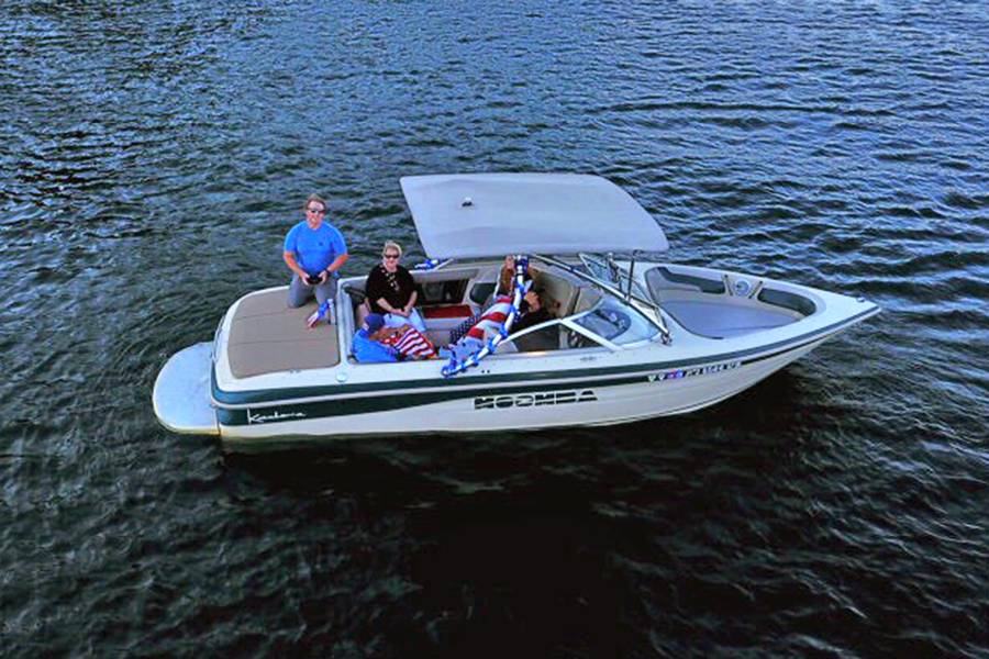 2003 Moomba Kamberra with an Ascent 2.0 Wakeboard Tower, photo 2 of 9