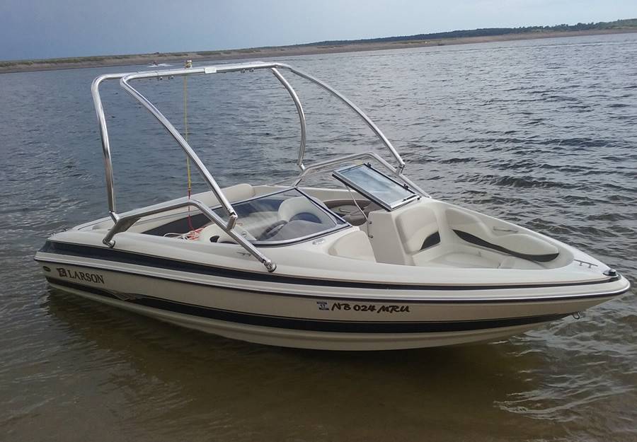 2004 Larson 190 SEi with an Airborne 2.0 Wakeboard Tower, photo 2 of 2