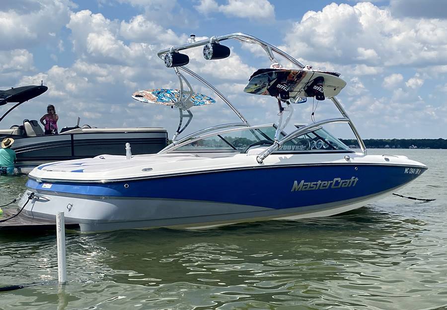 2006 Mastercraft Maristar 200 with an Assault Wakeboard Tower, photo 1 of 8