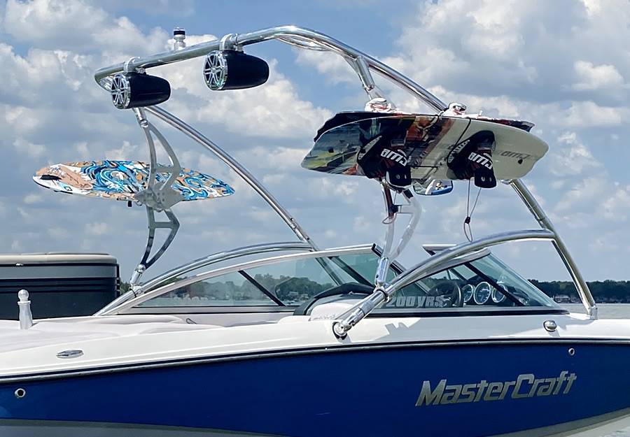 2006 Mastercraft Maristar 200 with an Assault Wakeboard Tower, photo 2 of 8