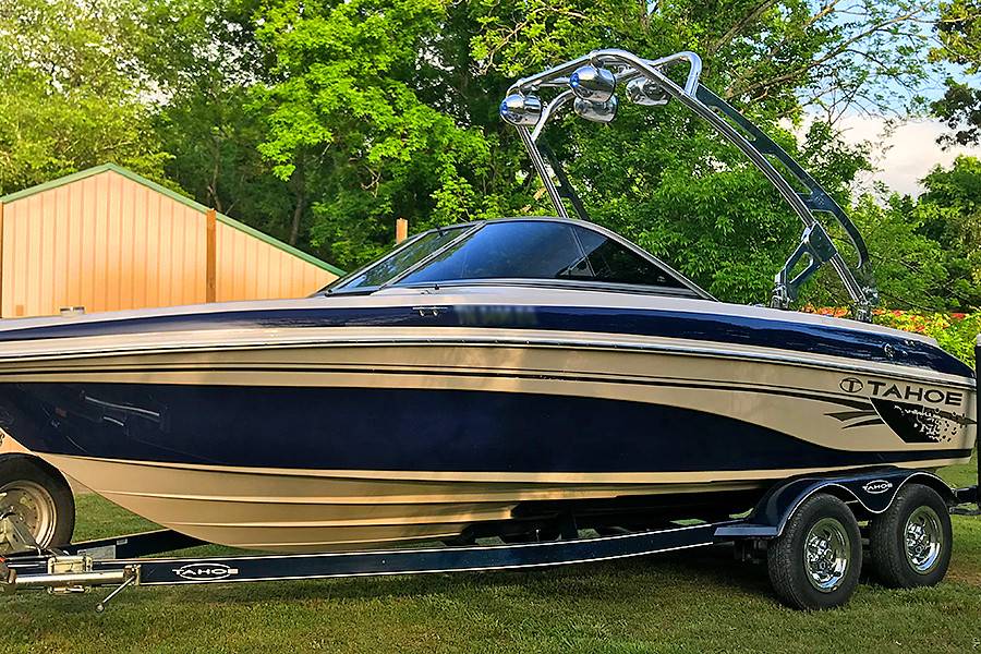 2006 Tahoe with a FreeRide Wakeboard Tower, photo 3 of 4