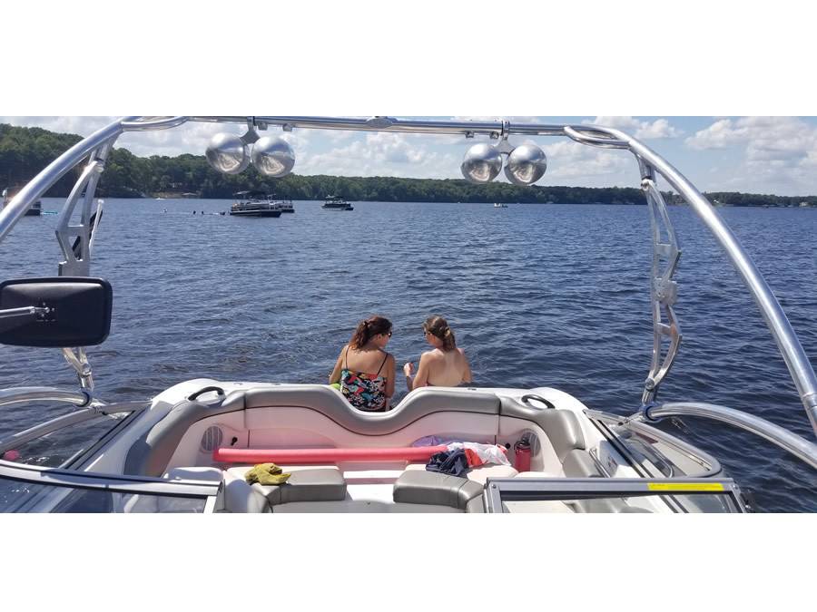 2009 Yamaha SX210 with an Assault Wakeboard Tower, photo 2 of 4