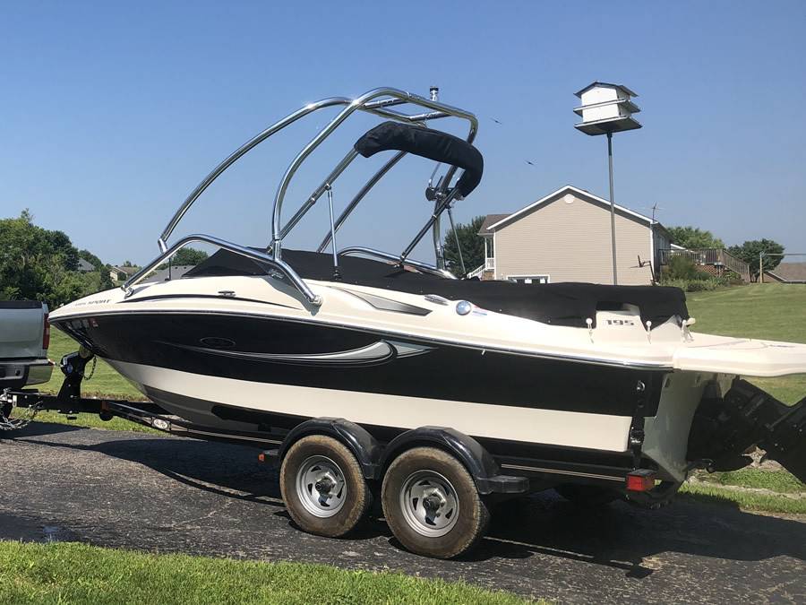 2010 Sea Ray 195 Sport with an Airborne 2.0 Wakeboard Tower, photo 3 of 4