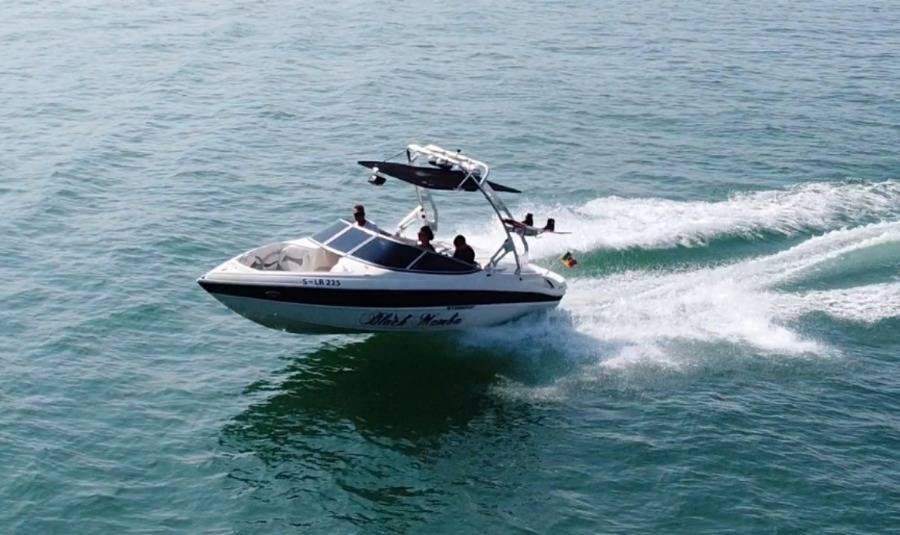 Stingray 225 LR 2012 with a FreeRide Wakeboard Tower, photo 2 of 5