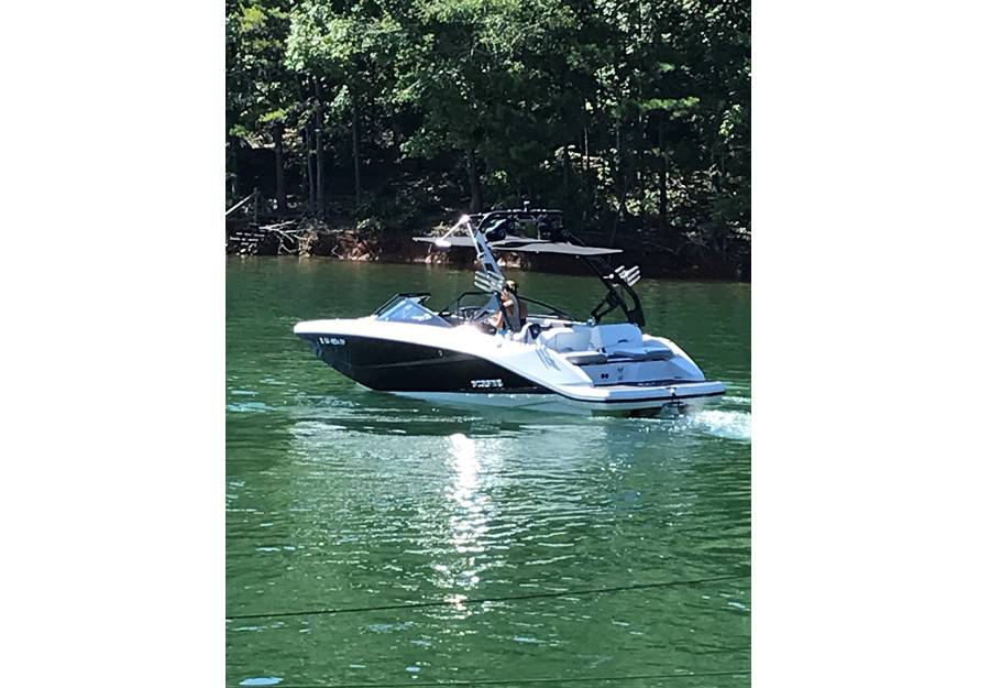2018 Scarab 215G with a FreeRide Wakeboard Tower, photo 2 of 2