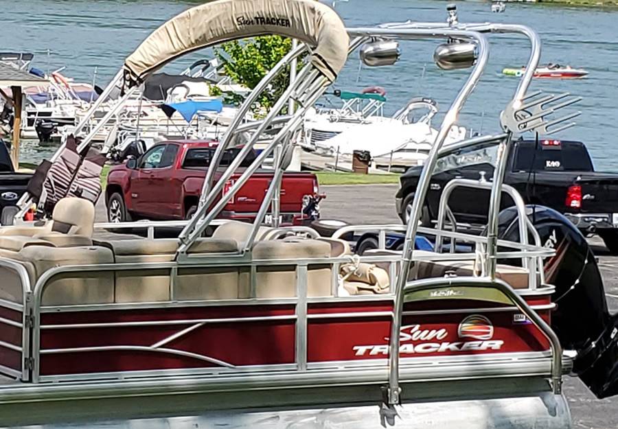 2018 SUN TRACKER with a F250 Pontoon Tower wakeboard tower, photo 3 of 6